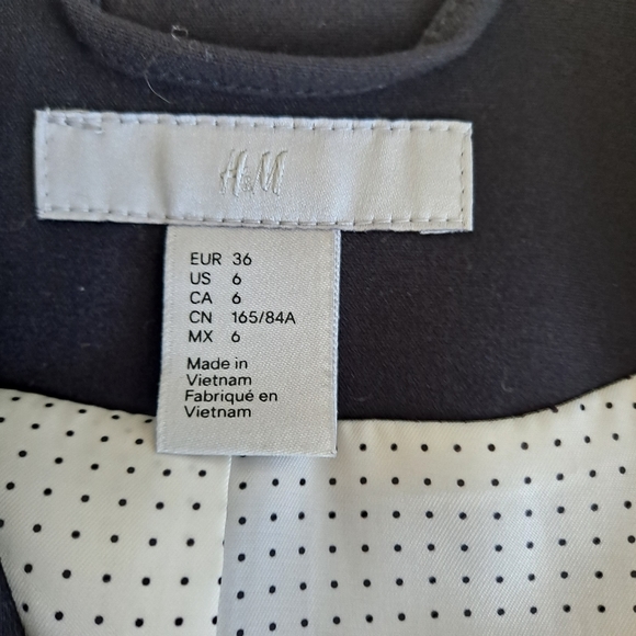 H&M Women's Black Classic One Button Cropped Blazer Jacket sz6 - Picture 6 of 7